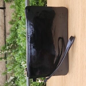 Handbag Butler HB Mighty Purse cell phone battery charger wristlet